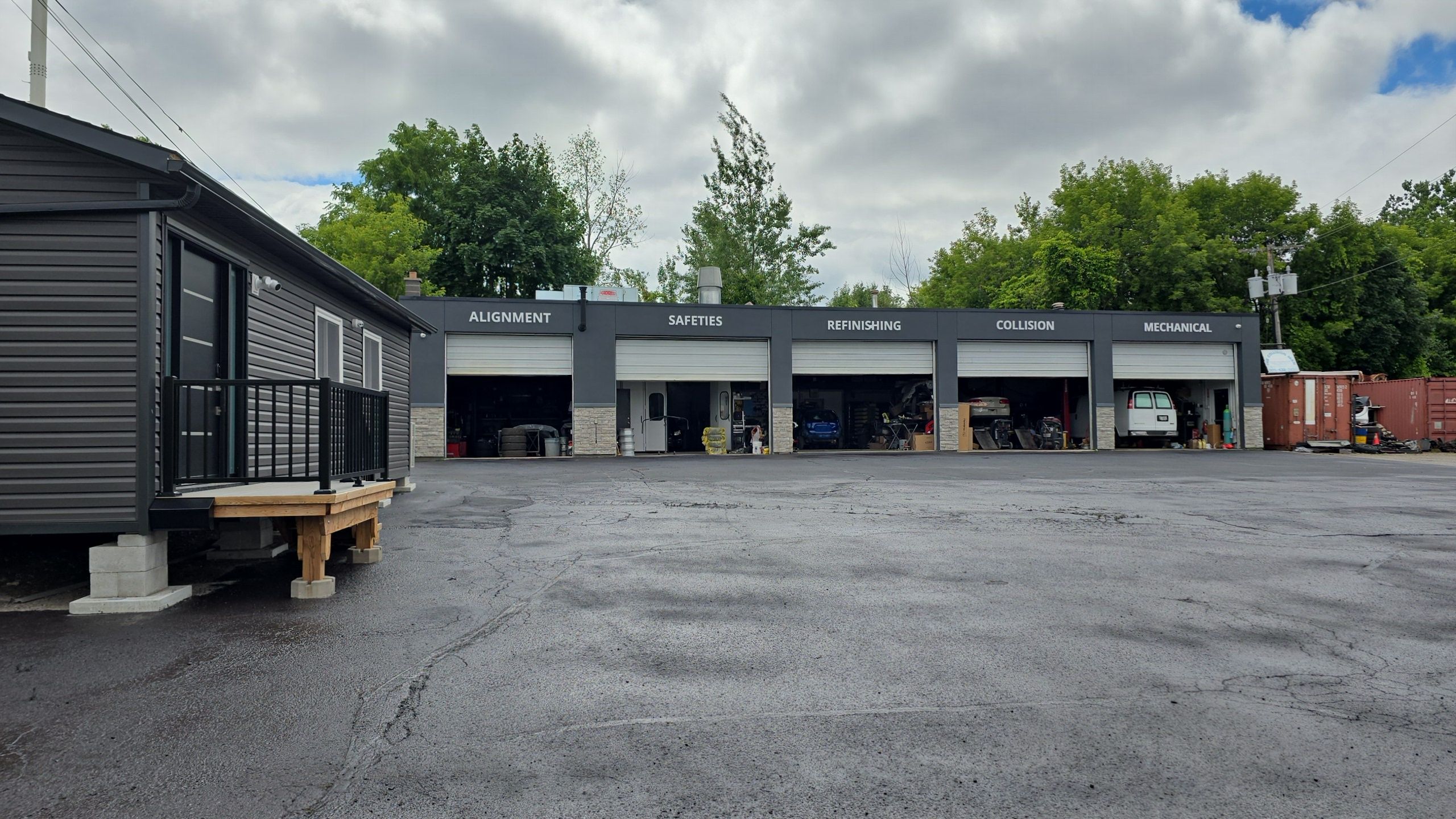 Oshawa collision and mechanical repair store front